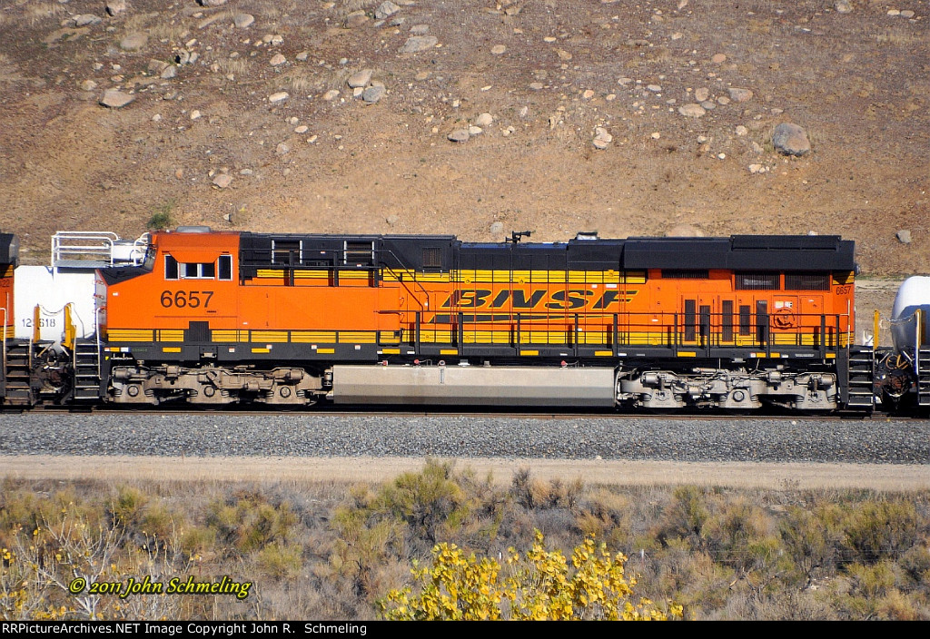 BNSF 6657 (ES44C4) at Caliente CA. 12/22/2011